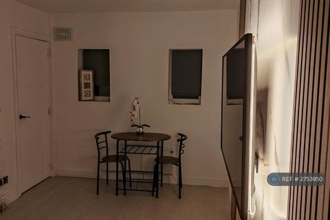 1 bedroom flat to rent, Whitehill Avenue, Luton, Bedfordshire, LU1