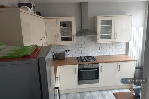 2 bedroom semi-detached house to rent, Druridge Drive, Newcastle Upon Tyne, NE5