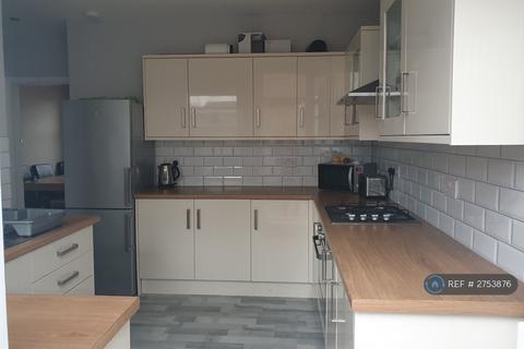 2 bedroom semi-detached house to rent, Druridge Drive, Newcastle Upon Tyne, NE5