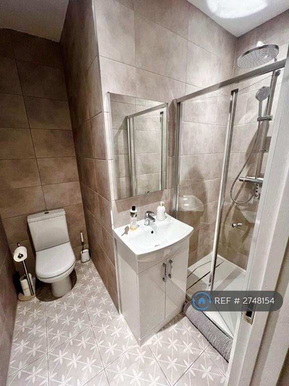 En-Suite Bathroom