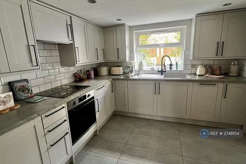 3 bedroom semi-detached house to rent, Talbot Road, Rickmansworth, WD3