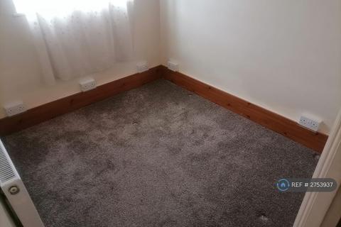 3 bedroom terraced house to rent, King Edward Road, Chatham, ME4