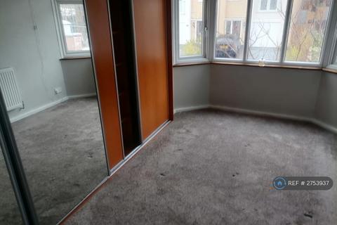 3 bedroom terraced house to rent, King Edward Road, Chatham, ME4