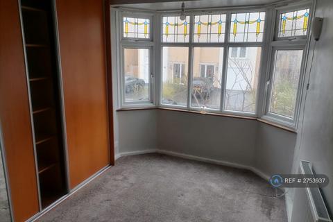 3 bedroom terraced house to rent, King Edward Road, Chatham, ME4