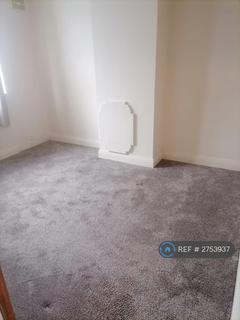 3 bedroom terraced house to rent, King Edward Road, Chatham, ME4