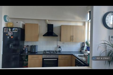 3 bedroom flat to rent, Farthing Fields, London, E1W
