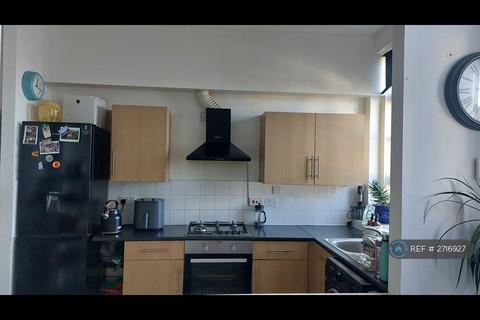 3 bedroom flat to rent, Farthing Fields, London, E1W