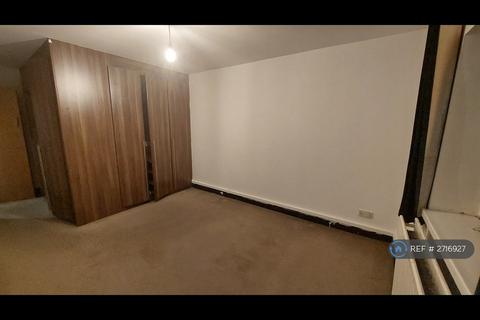 3 bedroom flat to rent, Farthing Fields, London, E1W