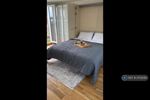 undefined, Thames Ave, Greenford, UB6