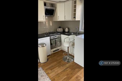 undefined, Thames Ave, Greenford, UB6