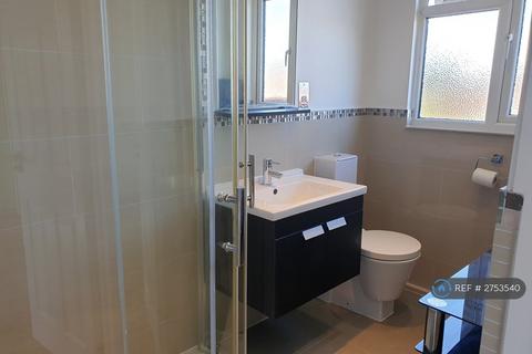 1 bedroom flat to rent, Thames Ave, Greenford, UB6