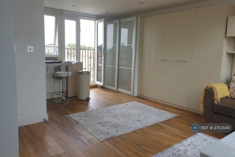 undefined, Thames Ave, Greenford, UB6