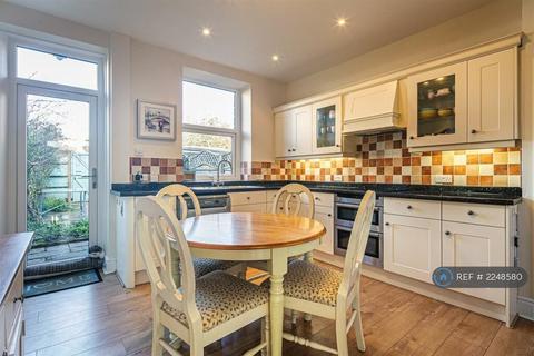 3 bedroom terraced house to rent, Devonshire Terrace Road, Sheffield, S17
