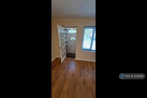 2 bedroom end of terrace house to rent, Crediton Close, Bedford, MK40
