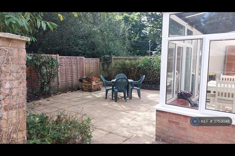 5 bedroom semi-detached house to rent, Corby Drive, Englefield Green, Egham, TW20