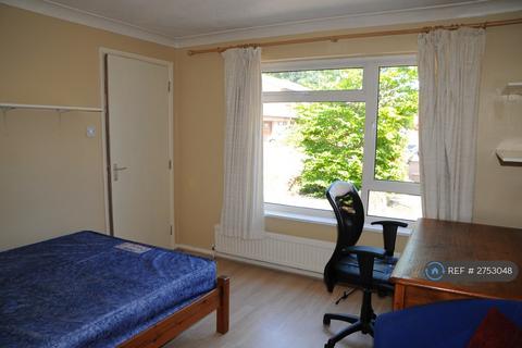 5 bedroom semi-detached house to rent, Corby Drive, Englefield Green, Egham, TW20