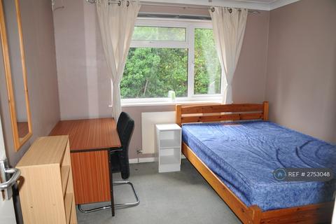 5 bedroom semi-detached house to rent, Corby Drive, Englefield Green, Egham, TW20