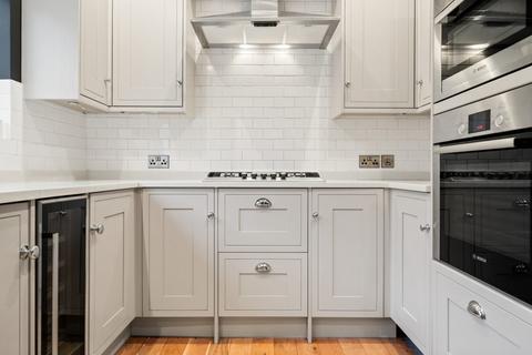 4 bedroom flat to rent, Stowe Road, London W12