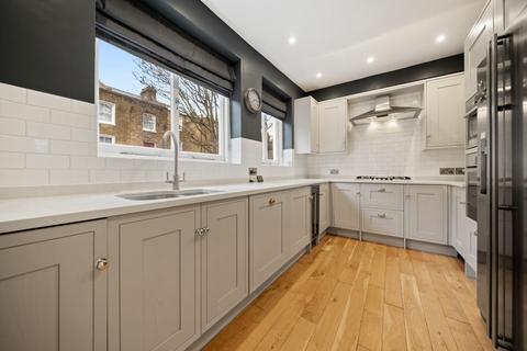 4 bedroom flat to rent, Stowe Road, London W12