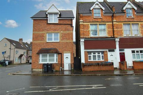 2 bedroom apartment to rent, Waddon Road, Waddon, Croydon