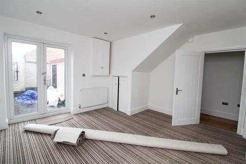 2 bedroom apartment to rent, Waddon Road, Waddon, Croydon