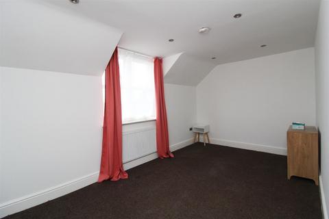 2 bedroom apartment to rent, Waddon Road, Waddon, Croydon