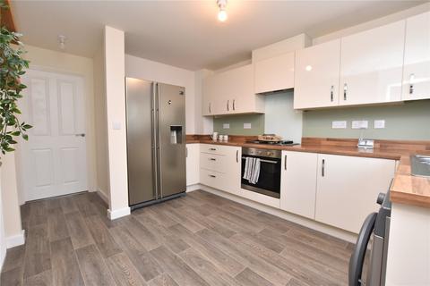 2 bedroom semi-detached house for sale, Kentish Vale, Leeds, West Yorkshire