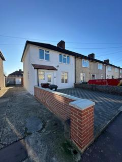 3 bedroom semi-detached house to rent, Robinson Road, Dagenham