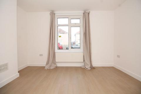 3 bedroom semi-detached house to rent, Robinson Road, Dagenham