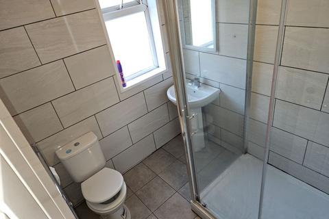 2 bedroom terraced house to rent, Nottingham Street, Bradford