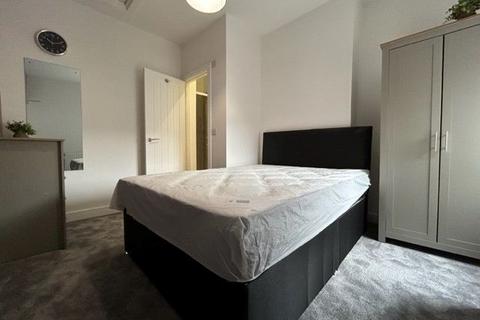 undefined, Room 3, West End Avenue