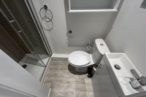 undefined, Room 3, West End Avenue
