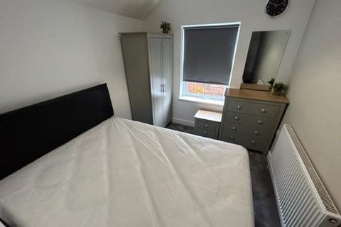 undefined, Room 4, West End Avenue