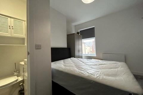 undefined, Room 4, West End Avenue
