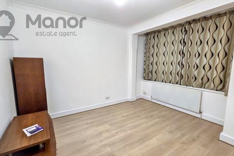 Whites Avenue, Newbury Park, IG2 7PJ