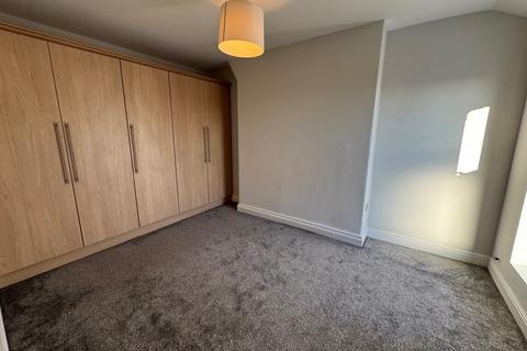 2 bedroom flat to rent, Stockport SK4