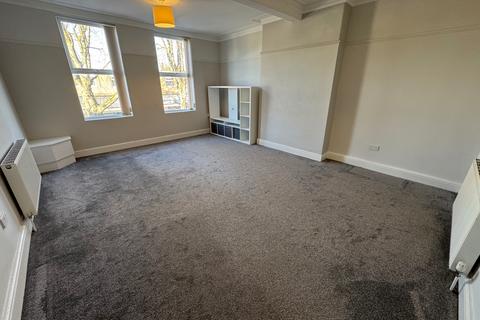 2 bedroom flat to rent, Stockport SK4