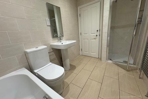 2 bedroom flat to rent, Stockport SK4