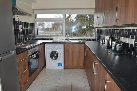 2 bedroom apartment to rent, Arundel Court, Slough, Berkshire, SL3