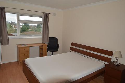 2 bedroom apartment to rent, Arundel Court, Slough, Berkshire, SL3