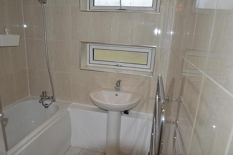 2 bedroom apartment to rent, Arundel Court, Slough, Berkshire, SL3