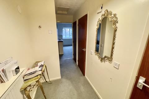 1 bedroom flat for sale, OLDWSINFORD - Priory Court