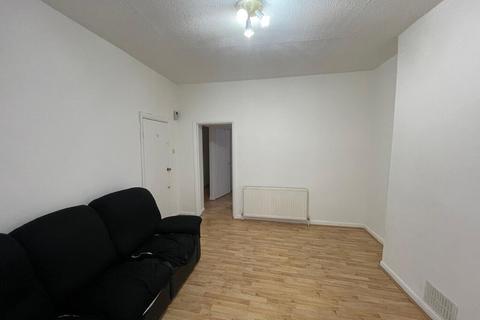 1 bedroom ground floor flat to rent, 920A Garratt Lane SW17