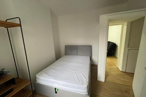 1 bedroom ground floor flat to rent, 920A Garratt Lane SW17
