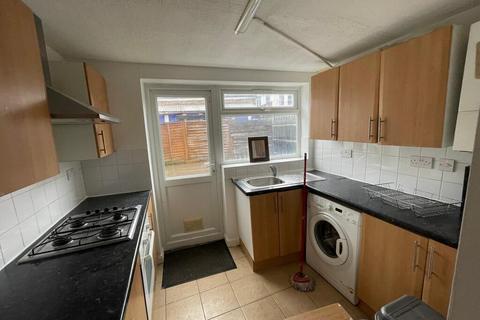 1 bedroom ground floor flat to rent, 920A Garratt Lane SW17