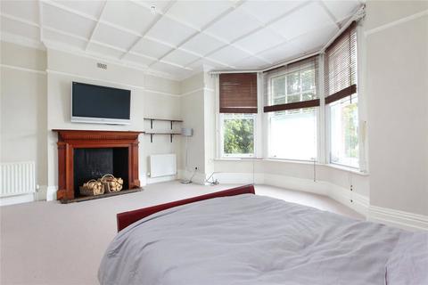 2 bedroom flat to rent, Clapham Common South Side, London SW4
