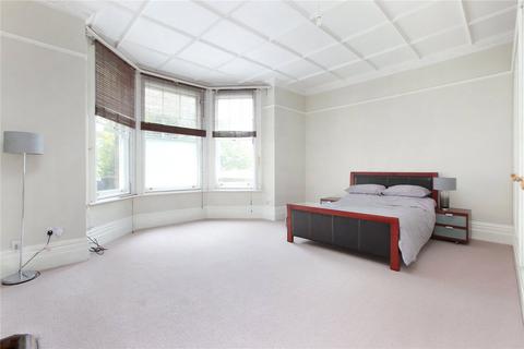 2 bedroom flat to rent, Clapham Common South Side, London SW4