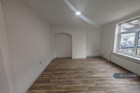2 bedroom terraced house to rent, Maxey Road, Dagenham, RM9