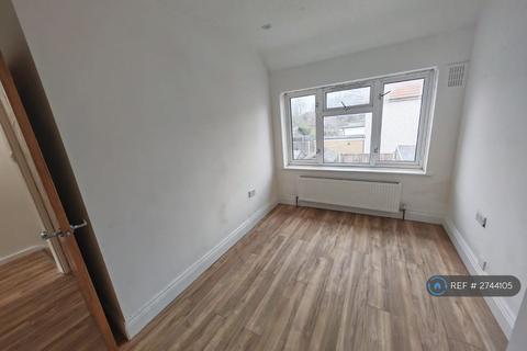 2 bedroom terraced house to rent, Maxey Road, Dagenham, RM9