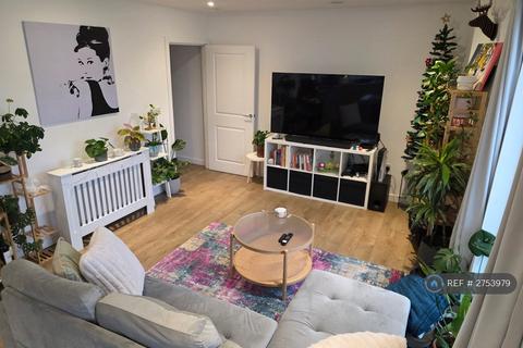 1 bedroom in a flat share to rent, Cofferdam Way, London, SE8